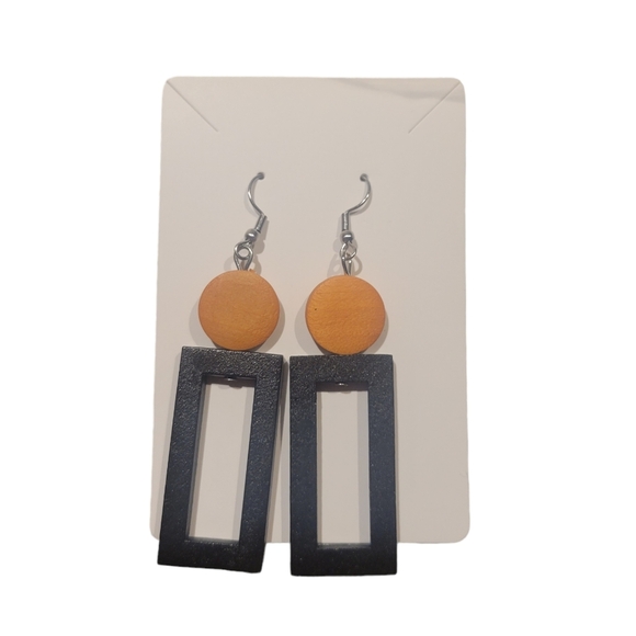 Earrings - Picture 1 of 1